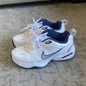 air monarchs